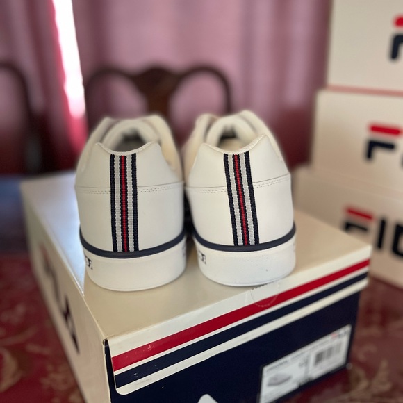 Men’s size 12 white Filas - Picture 4 of 5